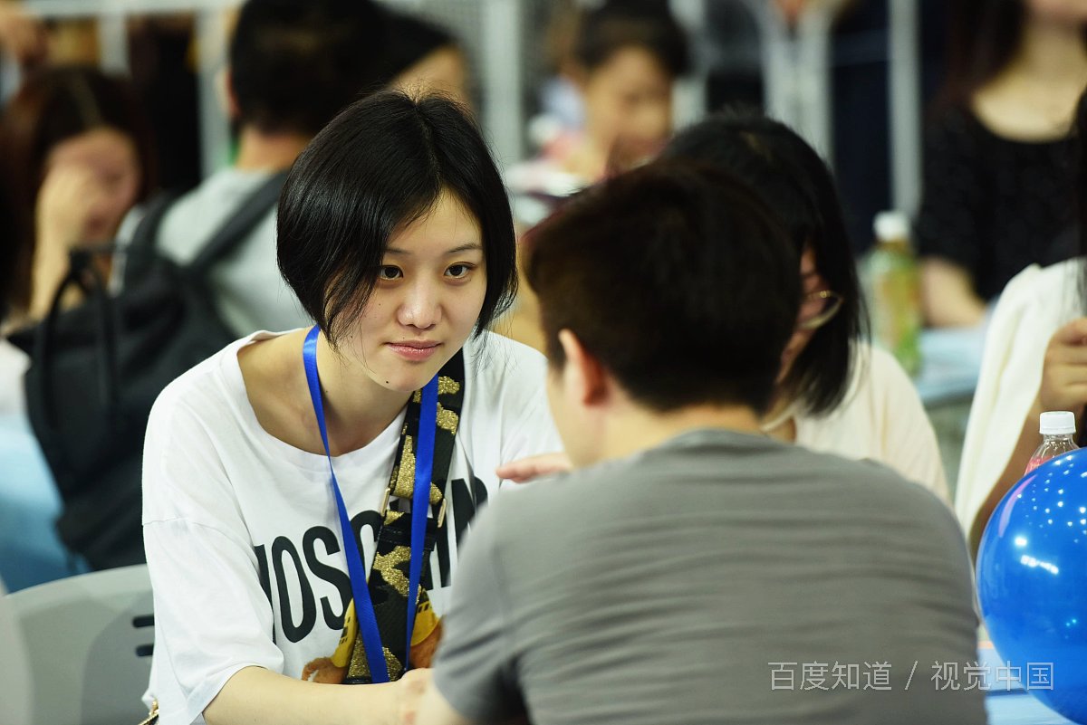 老公出差了，我晚上和朋友出去玩喝多了住在闺蜜家，这样有什么不妥吗？