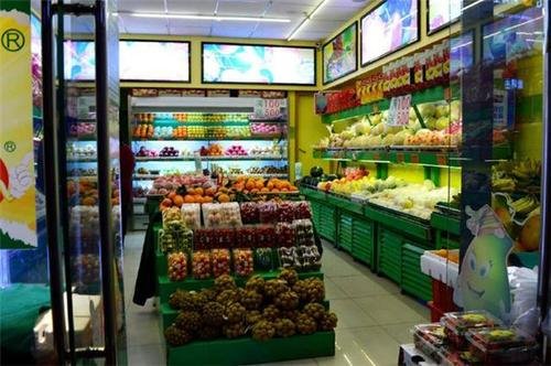 飞机空姐蹲下避险，女乘客伸手护住空姐，你在生活中还遇到过哪些暖心的事？