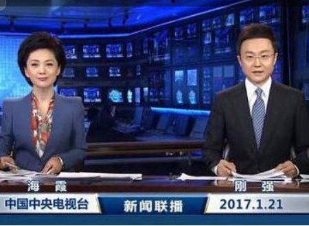 新闻也叫（），是报纸，广播中最常见的一种文体，它地报道国内国外（）发生的有社会价值的事实。一天新闻