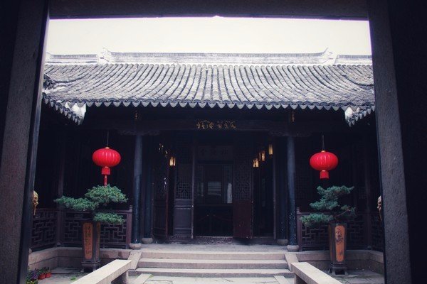 搬进新家之前，我们要点燃香在家里走一圈，这有什么讲究吗？