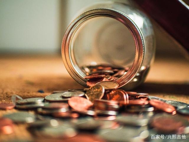 飞行员工资缩水70%仍不敢辞职，疫情下哪些行业备受影响？