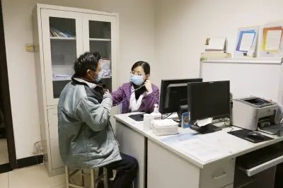 扬州确诊病例60岁以上近七成,为何感染的多数都是老年人?