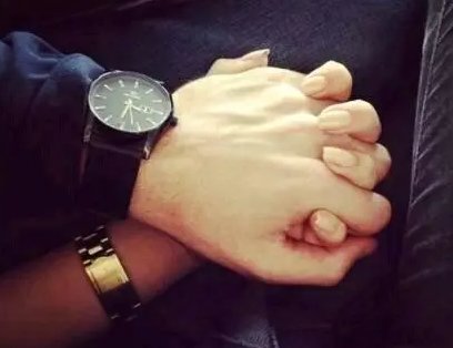 开车时握你手的男人什么心理？