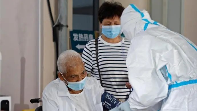 上海现有重型及危重型患者159例，为何老年人出现重症的风险更高？