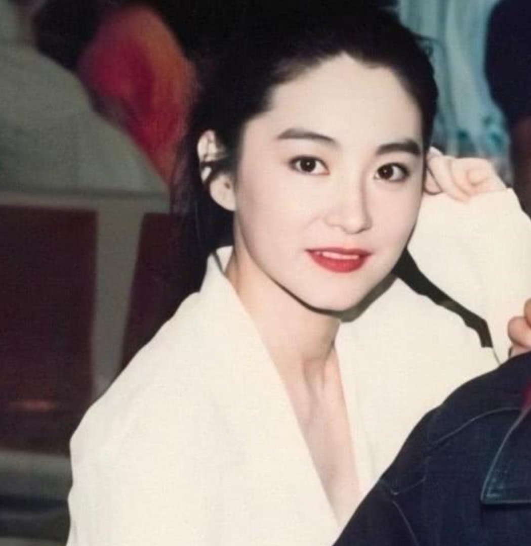 林青霞应《联合早报》之邀写文章纪念倪匡，她在文章中如何悼念倪匡？