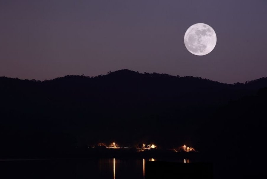 如果有一天月亮消失，会对人类生存产生哪些影响？