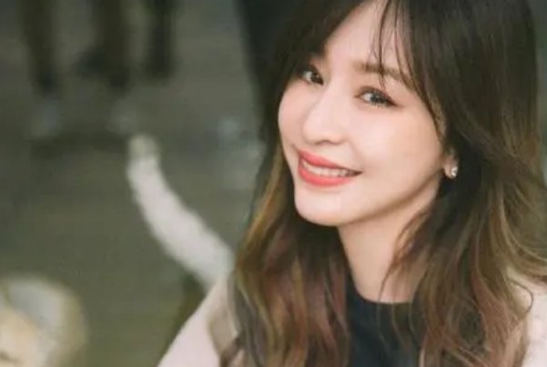 《乘风破浪》王心凌用睫毛弯弯拉票，却不敌郑秀妍队，王心凌为什么会输呢？