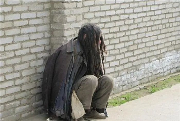 湖北女孩逃婚4年睡坟场四处流浪被救助，这4年她都经历了什么？