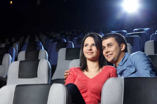 在谈恋爱时，你的对象是怎么逗你开心的？