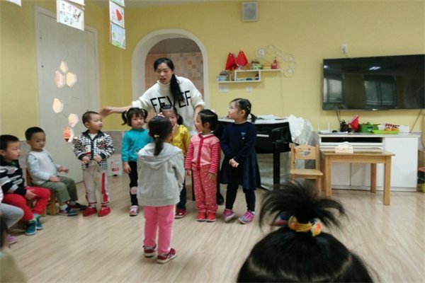 越早越有保护！上海一幼儿园为家长上性教育课，这可以增加哪些意识？