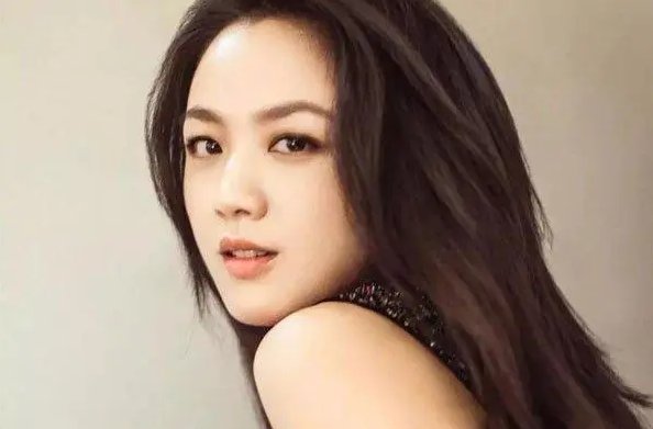 汤唯一家三口近况