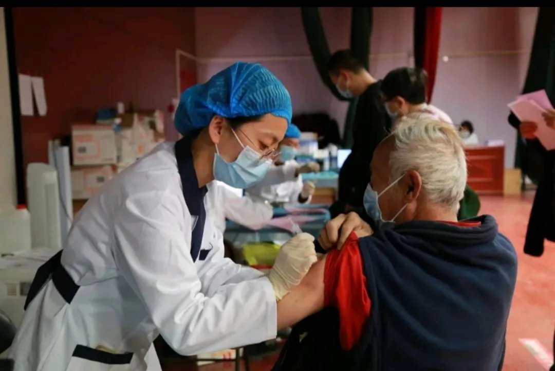 在超40万感染者的疫情期,上海医院的日常是什么?