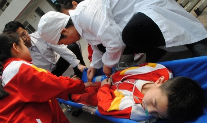 警方通报山东一学院学生晕倒死亡，该名学生在生前有何异常情况？