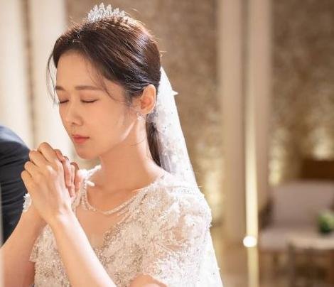 张娜拉结婚3天后晒全家福，他们的婚礼现场有多浪漫？