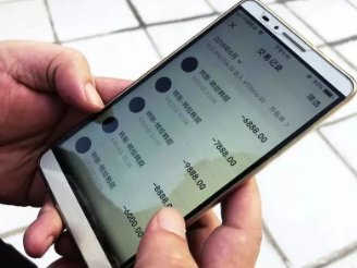 广西一男子去世后手机仍不停转账，此事背后究竟是谁在操作？