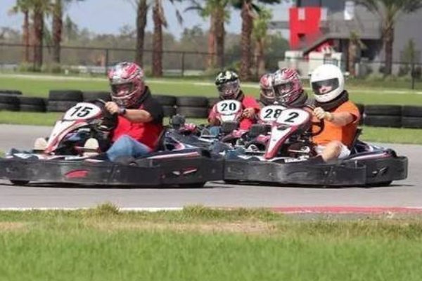 开卡丁车的过程描写片段