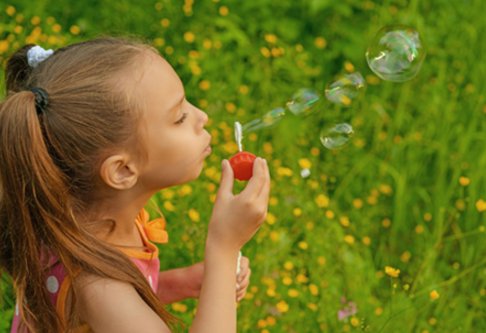 用洗洁精制作泡泡水时，加什么东西能让泡泡吹的更大？