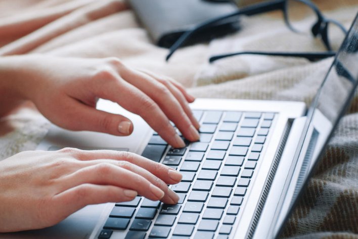 化妆师培训学校怎么找