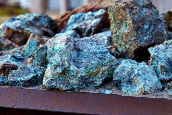 钴价一年半涨近6成，致其涨价的原因是什么？