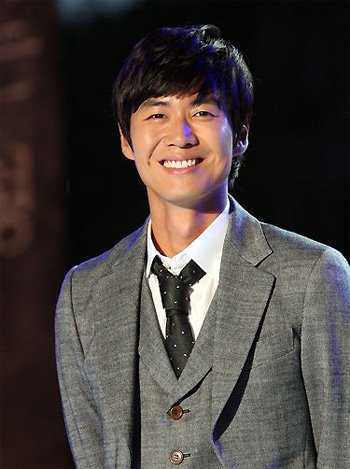 想知道吸血鬼检察官泰延哥哥的真人资料和照片