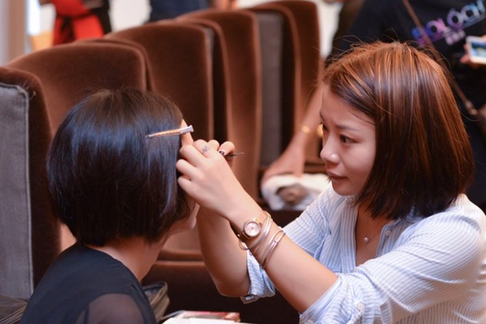 化妆师培训学校怎么找