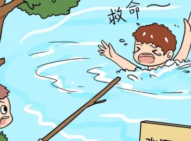 “夺命水坑”致2名学生溺水身亡，家长悲痛欲绝，这坑哪来的？