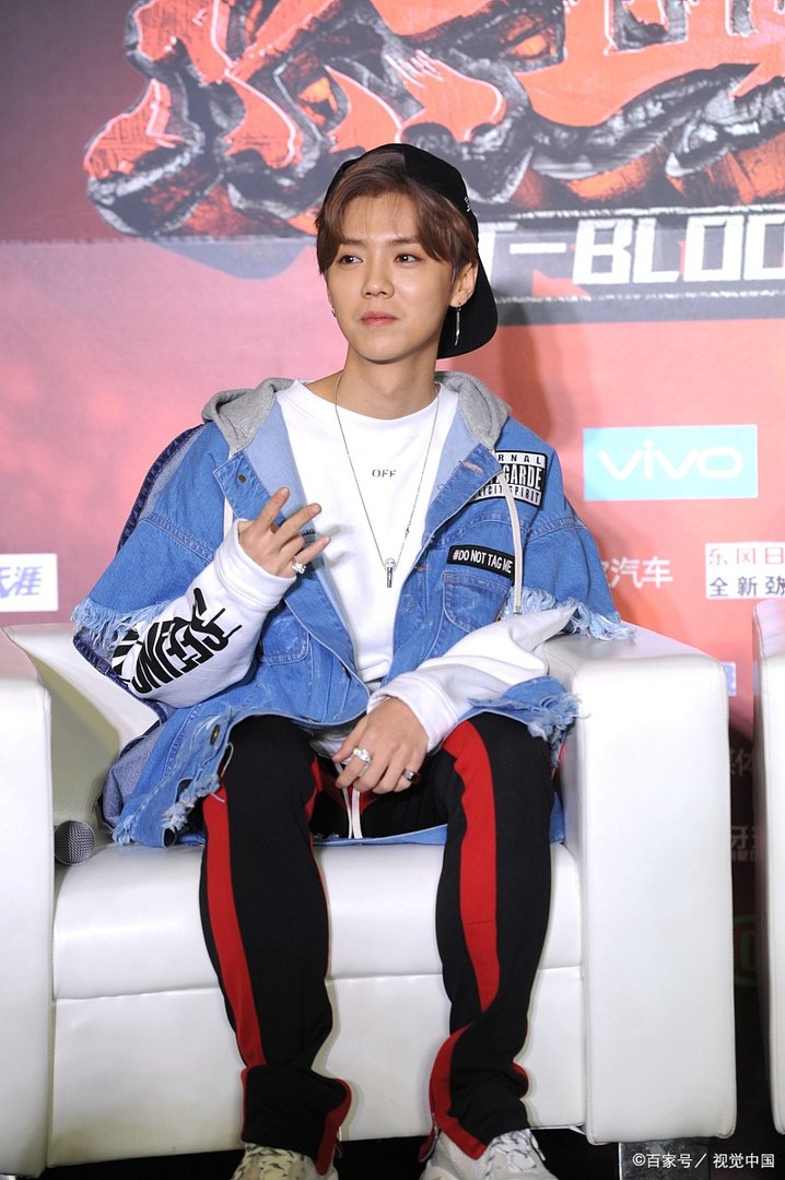 鹿晗和吴磊关系不一般，两人的成长发展都离不开关晓彤，为何这么说？