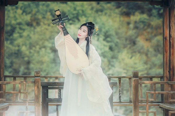 钿头银篦击节碎的意思