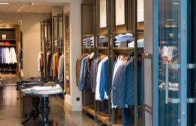 风波下的天堂超市酒吧：背后俩人拥多家公司，集团的价值几何？