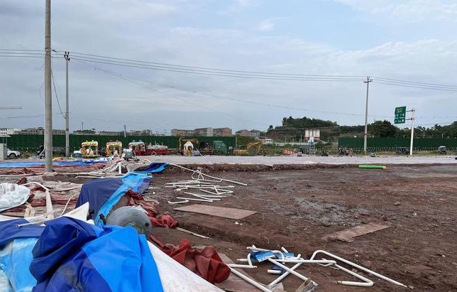 泳池垮塌遇难者父亲:刚下水1分钟,为何会水性的男孩还是不幸遇难了?