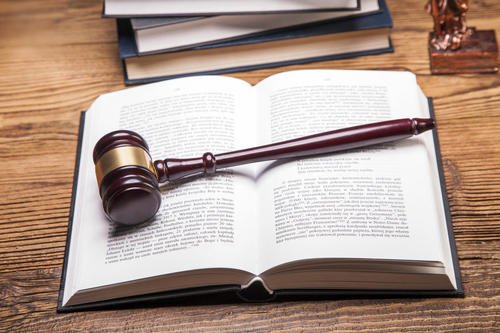 河北一男孩下班途中身亡父母向打工餐厅索赔，这家餐厅在此事中有哪些责任？