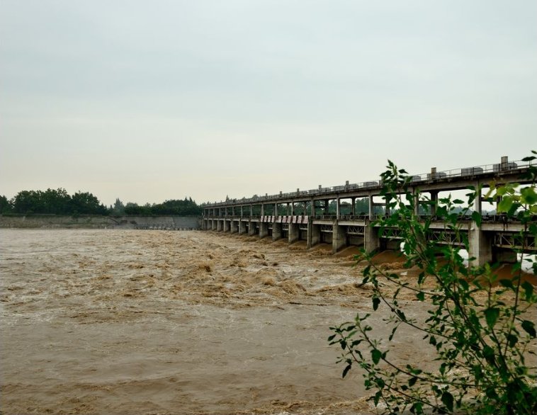 洪水涌入重庆喜来登酒店大堂，我们应该如何应对洪水的来临呢？