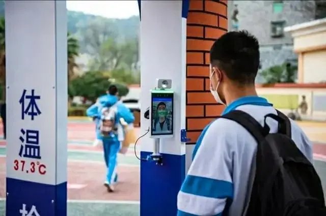 上海高校封闭管理，疫情下的大学生，他们的隔离生活是怎样的？