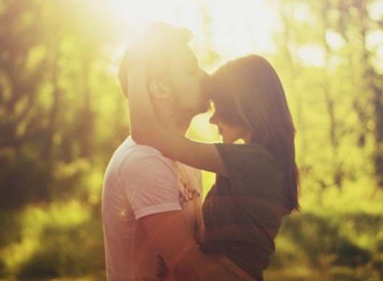 形容两个人身体缠绕在一起怎么写？