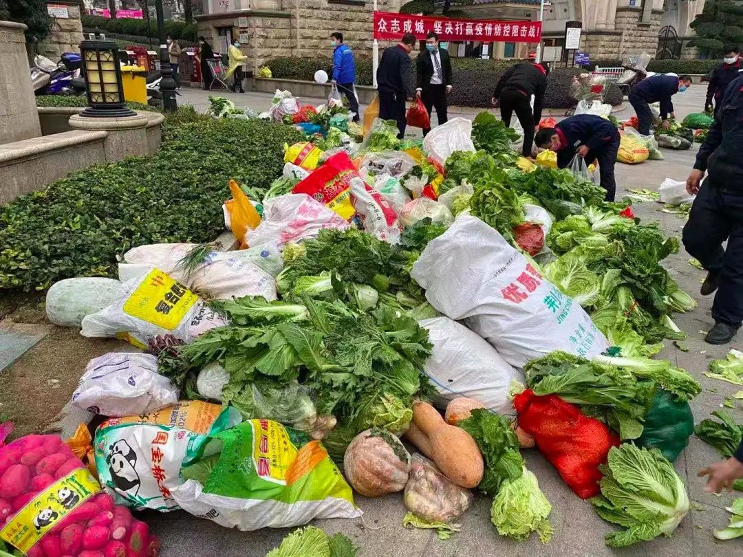 上海一男子求物资被问是否为本地户口，为何会出现区别对待