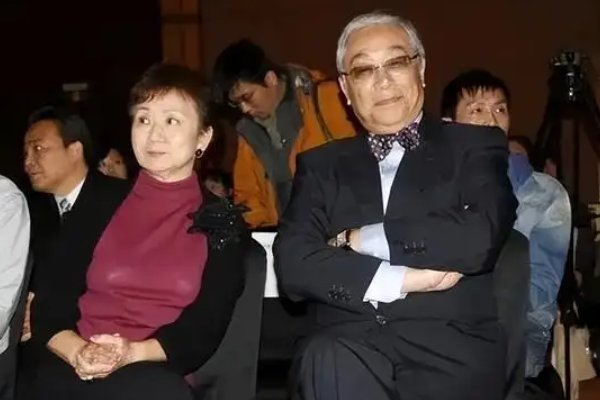 曾江去世遗孀焦姣首发声，夫妻感情深厚，他们曾有过哪些爱情故事？