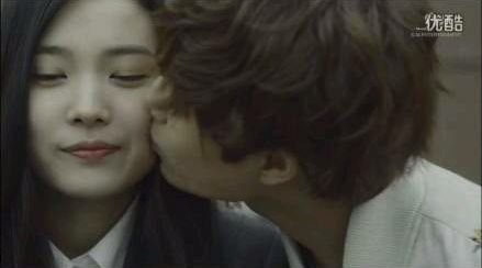 行星饭们看过来= =。。原谅我智商低。。那个KAI和那个什么尹素熙的吻戏在哪里啊？我怎么没看到。。