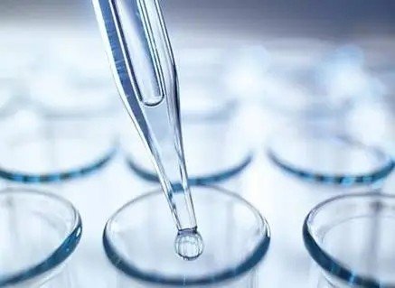 跟踪检测定期尿检由谁监督完成