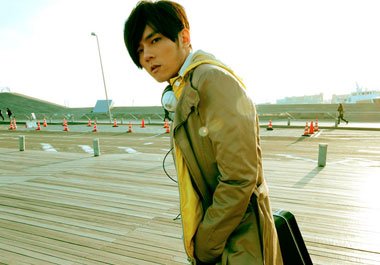 请问张杰是台湾歌手吗？我在百度上找了，是台湾歌手，但是我问别人，却说不是，他到底是不是台湾歌手？