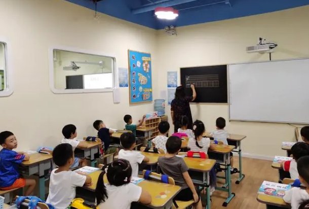 人字加一笔有哪些字？