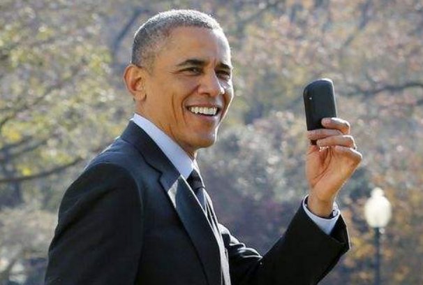 奥巴马和特朗普相比，谁实施的政策更有利于美国发展？