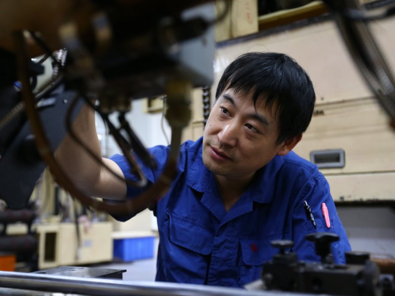 四个全国劳动模范的名字和他们的事迹