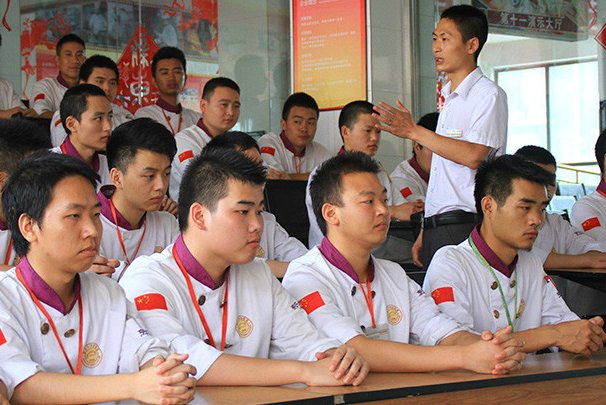 学厨师学费多少啊？