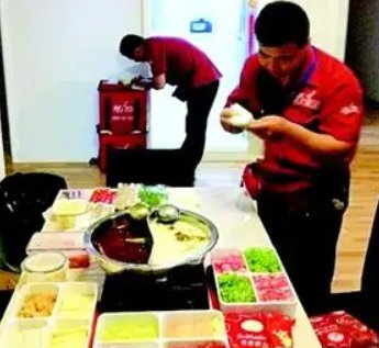 可怕！大学生点海底捞外卖被炸伤眼睛，为何会突发爆炸事故？