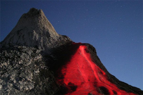 人掉入岩浆里会瞬间死亡吗,为什么?