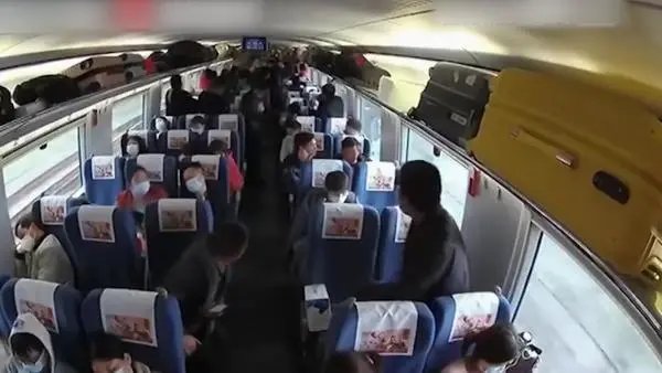 2男子高铁车厢内因打电话互殴！这两位男子受到了什么惩罚？