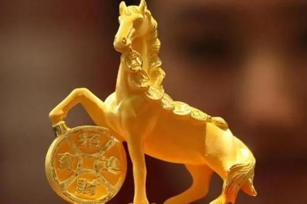 八九同时大门守十六三日街上走是什么生肖