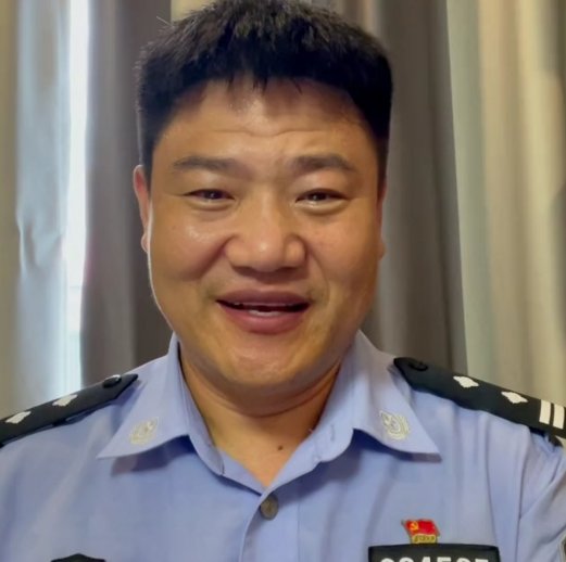 潘长江直播卖酒惹争议，无视反诈警官连麦，网友直呼目无法纪，你怎么看？