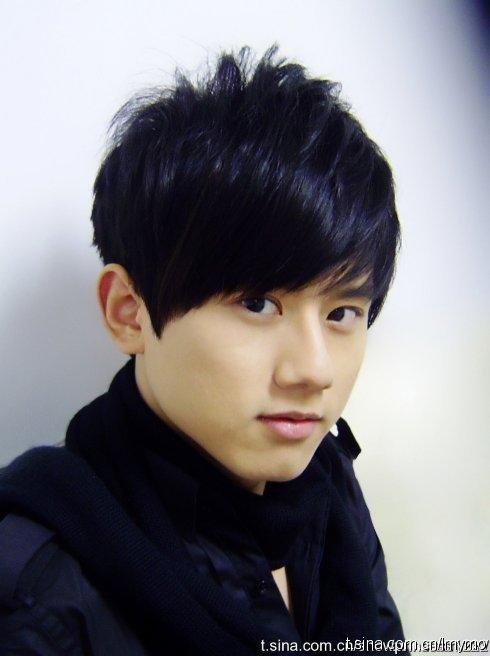 请问张杰是台湾歌手吗?我在百度上找了,是台湾歌手,但是我问别人,却说不是,他到底是不是台湾歌手?