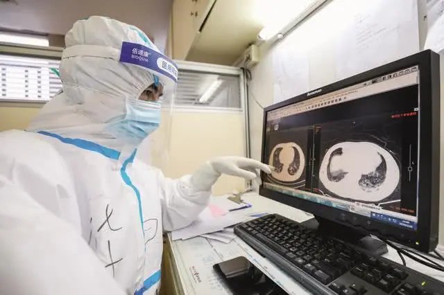 上海现有重型及危重型患者159例，为何老年人出现重症的风险更高？